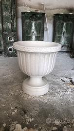 Vasi in cemento bianco