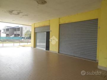 2 LOCALI A COMACCHIO