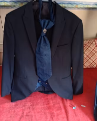 Abito da sposo blu con custodia