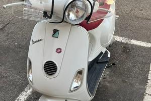 Piaggio Vespa Bianca