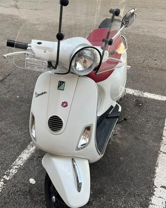 Piaggio Vespa Bianca