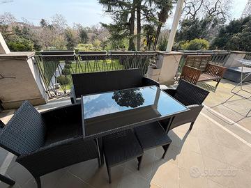 Tavolo e sedie da esterno