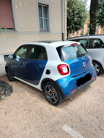 Smart Fourfur Hatchback Come da Fotografie