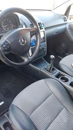 Mercedes classe a benzina , cinque posti  appena  