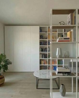 Monolocale con ampia loggia e cantina