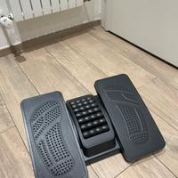 Poggiapiedi regolabile con rullo massaggiante