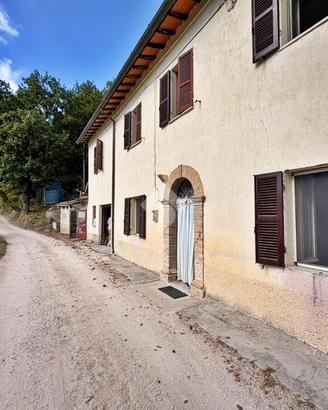 CASA SEMINDIPENDENTE A NOCERA UMBRA