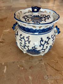 Vaso in finissima porcellana Vintage.