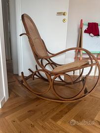 Sedia a Dondolo in Legno Curvato e Vimini