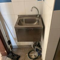 Lavandino acciaio a ginocchio
