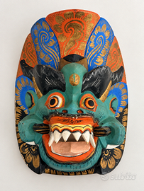 Maschera indonesiana in legno dipinto a mano