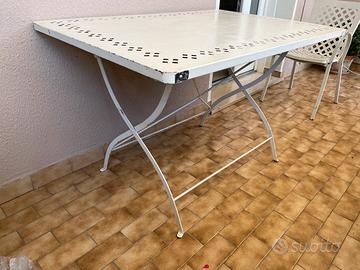 Tavolo e sedie da giardino in ferro zingato