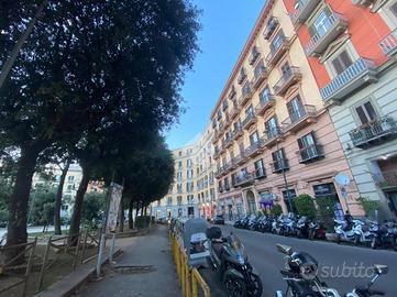 NEGOZIO A NAPOLI