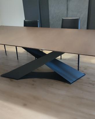 tavolo in legno massello marca Riflessi 