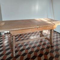 Tavolo in legno massiccio