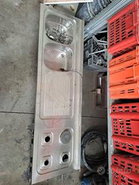 piano cottura e lavandino inox