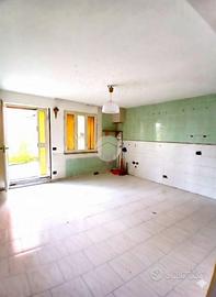 MONOLOCALE A POLLENA TROCCHIA