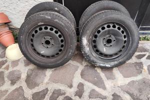 4 pneumatici invernali con cerchi 16"