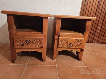 Coppia di comodini in cirmolo massiccio