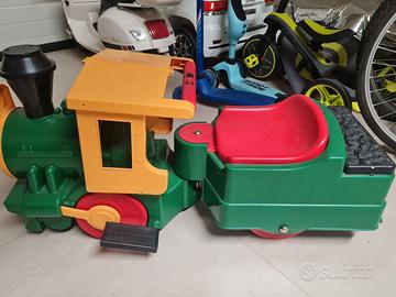 Trenino elettrico cavalcabile Peg Perego