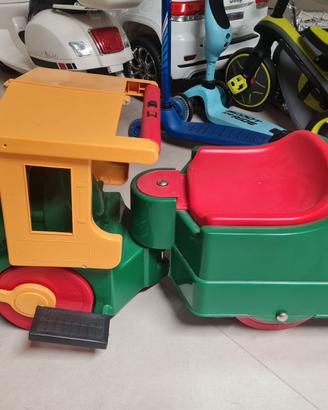 Trenino elettrico cavalcabile Peg Perego