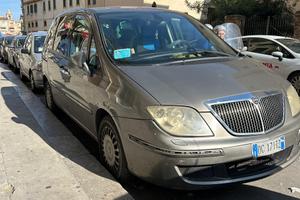 Lancia phedra 2007