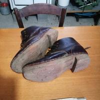 zoccoli con suola in legno e cuoio