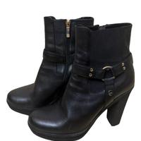 Stivaletti Cesare Paciotti neri con tacco – pelle