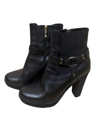 Stivaletti Cesare Paciotti neri con tacco – pelle