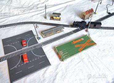 Locomotiva Carro e Luci con incrocio Lima Stazione