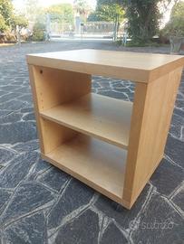 Mobiletto in legno con ruote