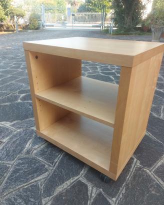 Mobiletto in legno con ruote