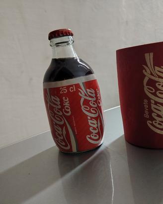 bottiglia coca cola con thermos 