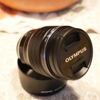 Obiettivo Olympus 45mm f/1.2 PRO