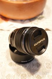 Obiettivo Olympus 45mm f/1.2 PRO