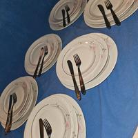 Set piatti, forchette e coltelli