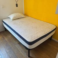 Materasso piazza e mezza più scrivania