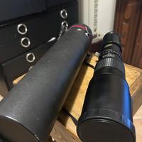 Obiettivi con contenitori e lenti professionali