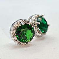 Orecchino rotondo con zircone cubico GREEN