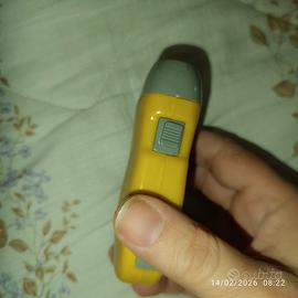 torcia con dinamo da riparare, comprata in Russia