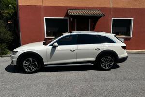 Audi A4 Allroad Stronic identity contrast