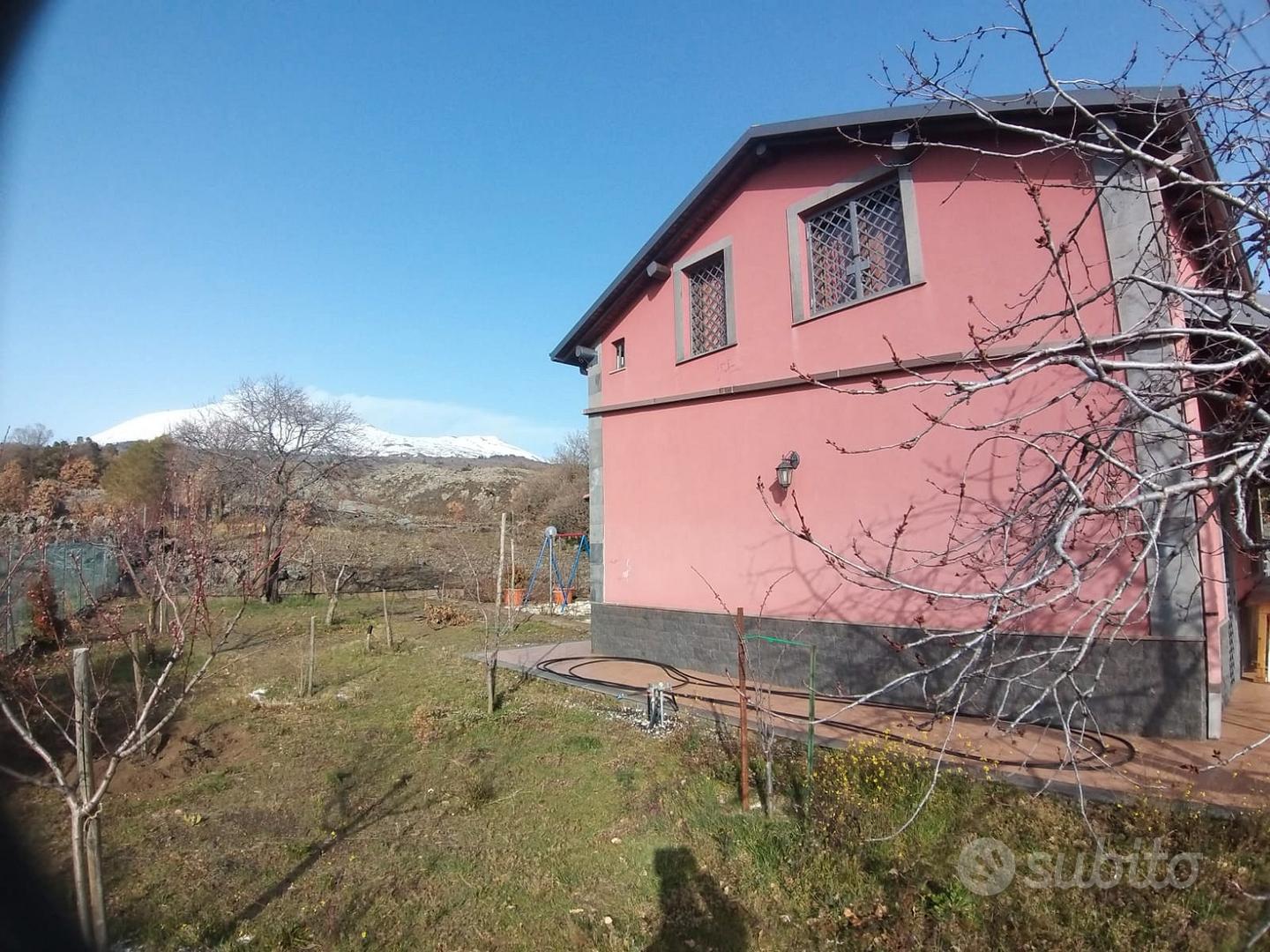 VILLA 134 mq con 1.700 mq di Terreno a Ragalna - Vista 2