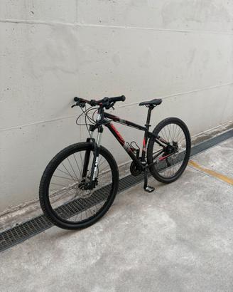 Mountain Bike GT - telaio in lega, ruote 29",