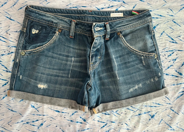 pantaloncini in jeans