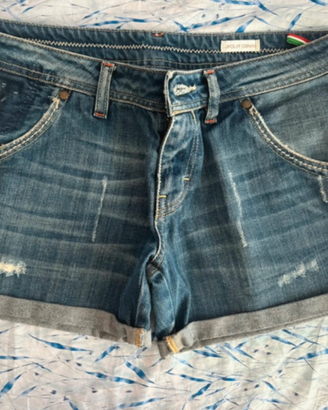 pantaloncini in jeans