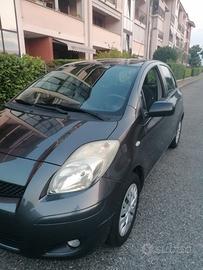 Toyota yaris 1.0 5 porte anno 2010