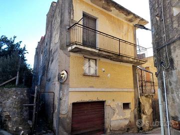 CASA DI CORTE A SANTA MARIA A VICO