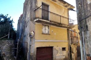 CASA DI CORTE A SANTA MARIA A VICO