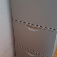 cassettiera con chiave e 3 scomparti 