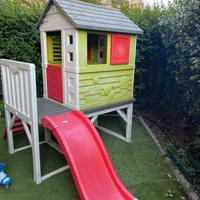 casetta da giardino con scivolo